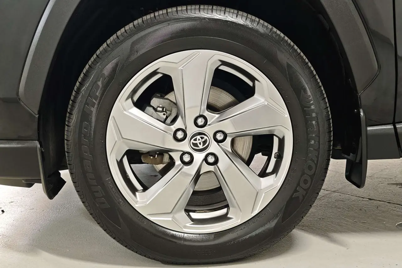 2021 Toyota RAV4 Gallery Image 5