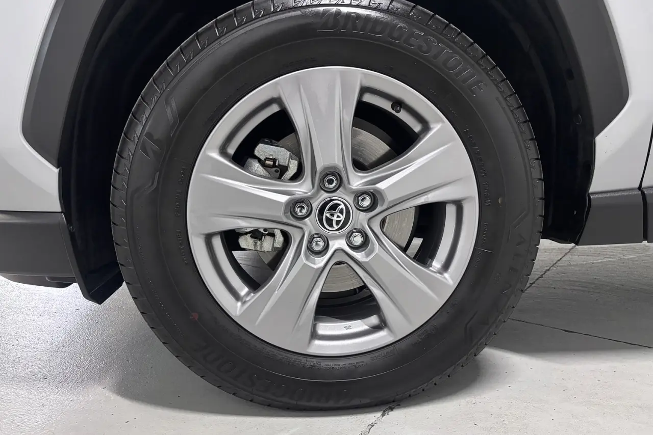 2024 Toyota RAV4 Gallery Image 5