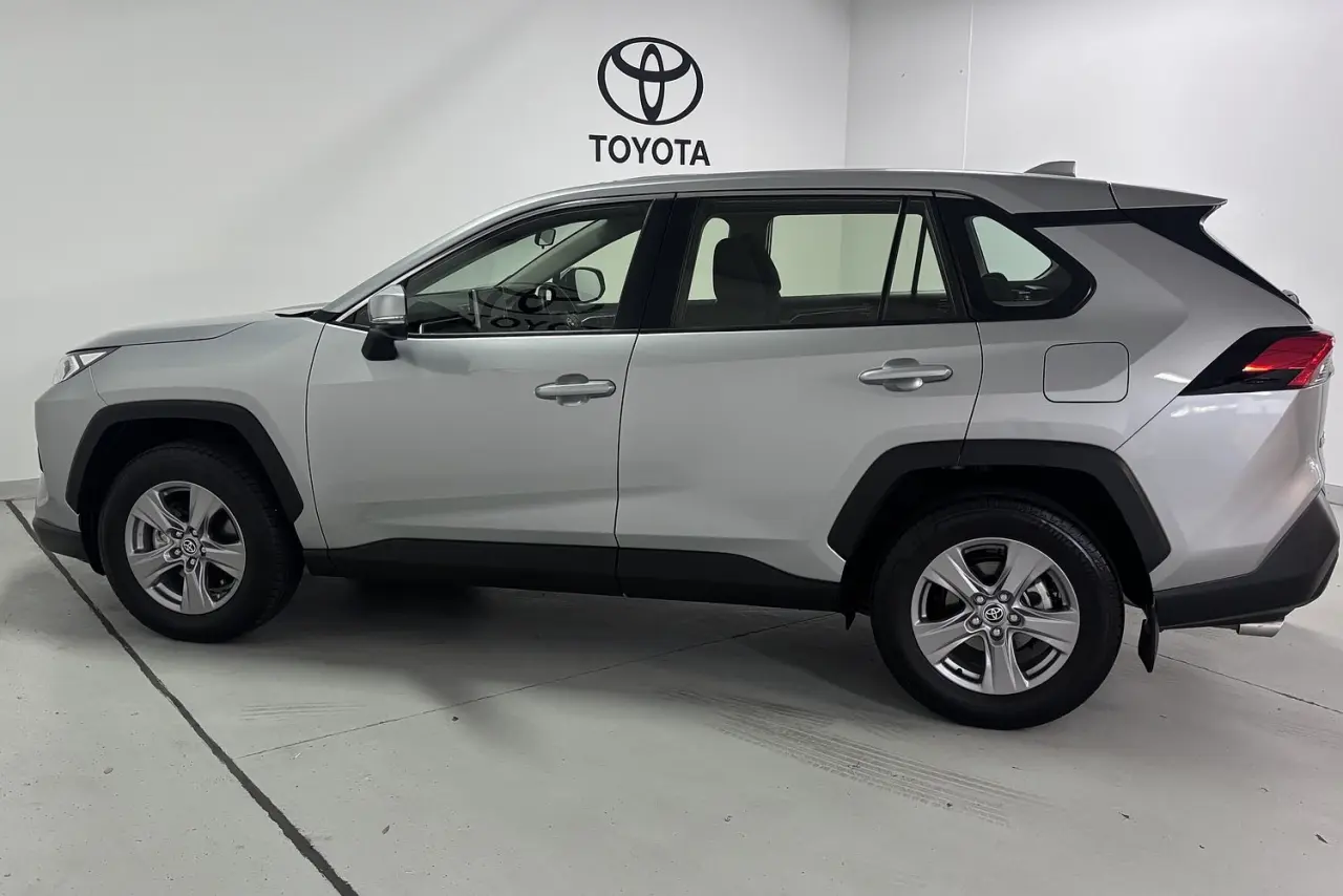 2024 Toyota RAV4 Gallery Image 8