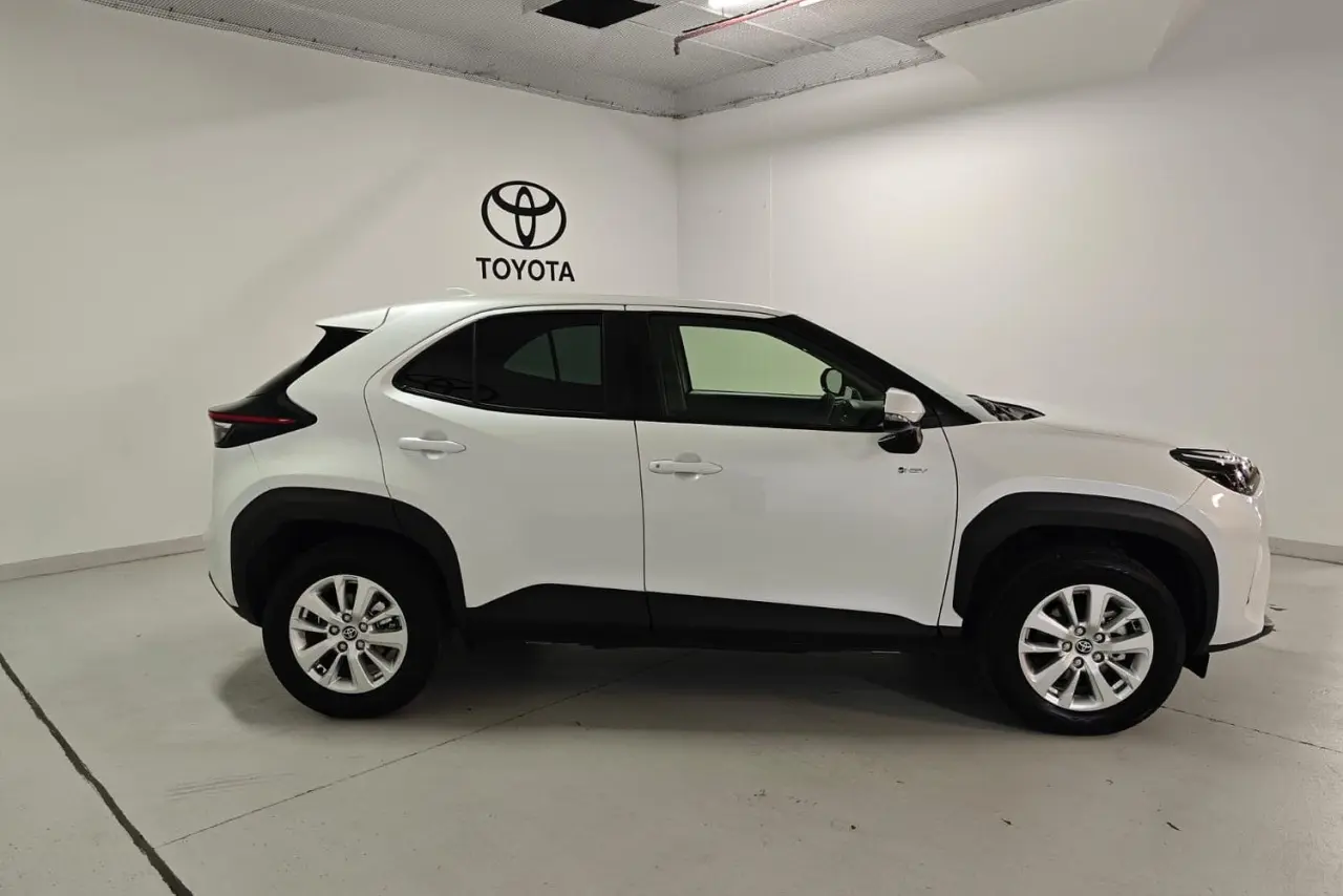 2024 Toyota Yaris Cross Gallery Image 4