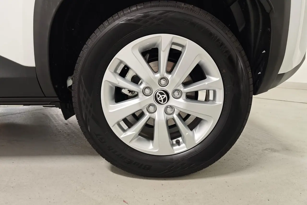 2024 Toyota Yaris Cross Gallery Image 8