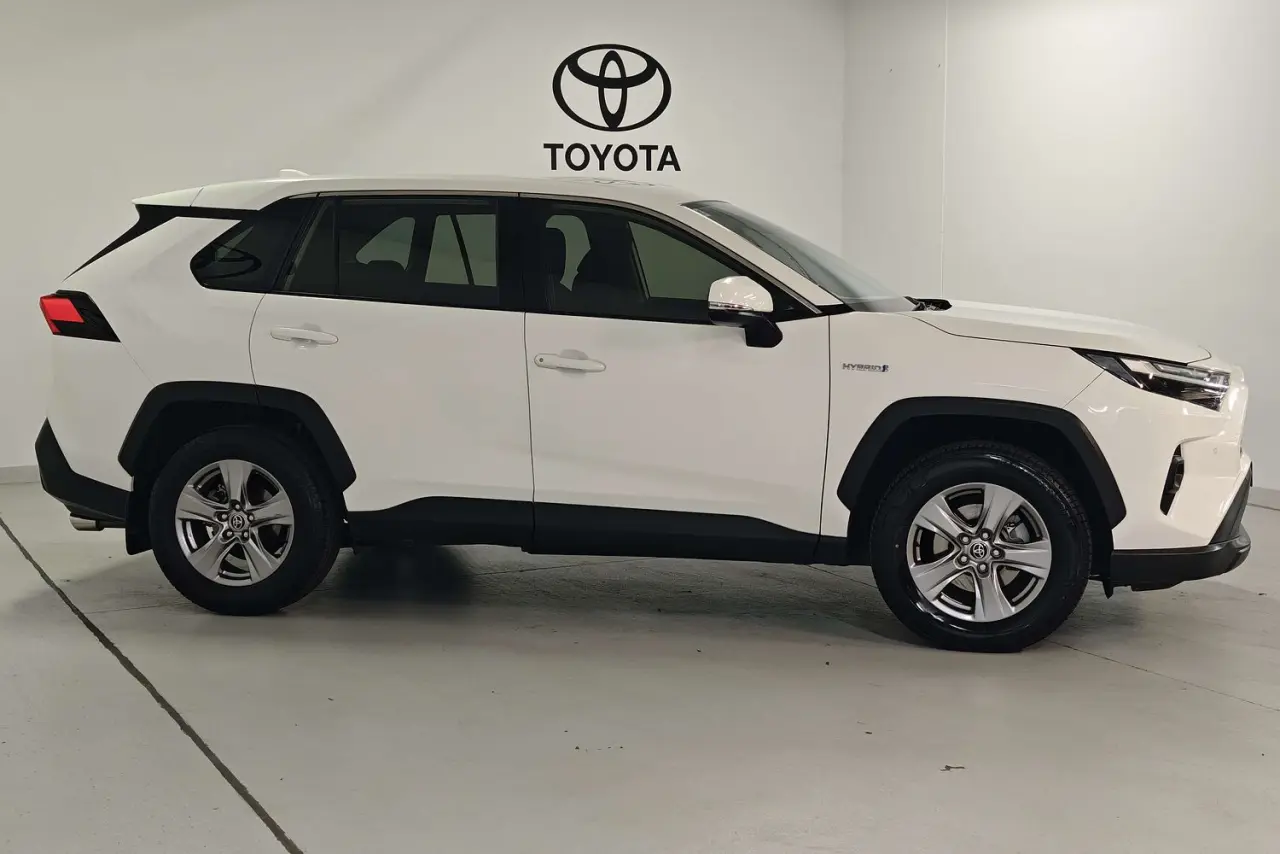 2022 Toyota RAV4 Gallery Image 4