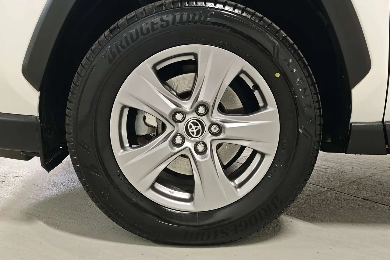 2022 Toyota RAV4 Gallery Image 5