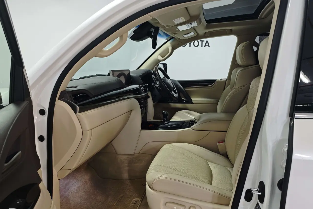 2017 Lexus LX Gallery Image 15