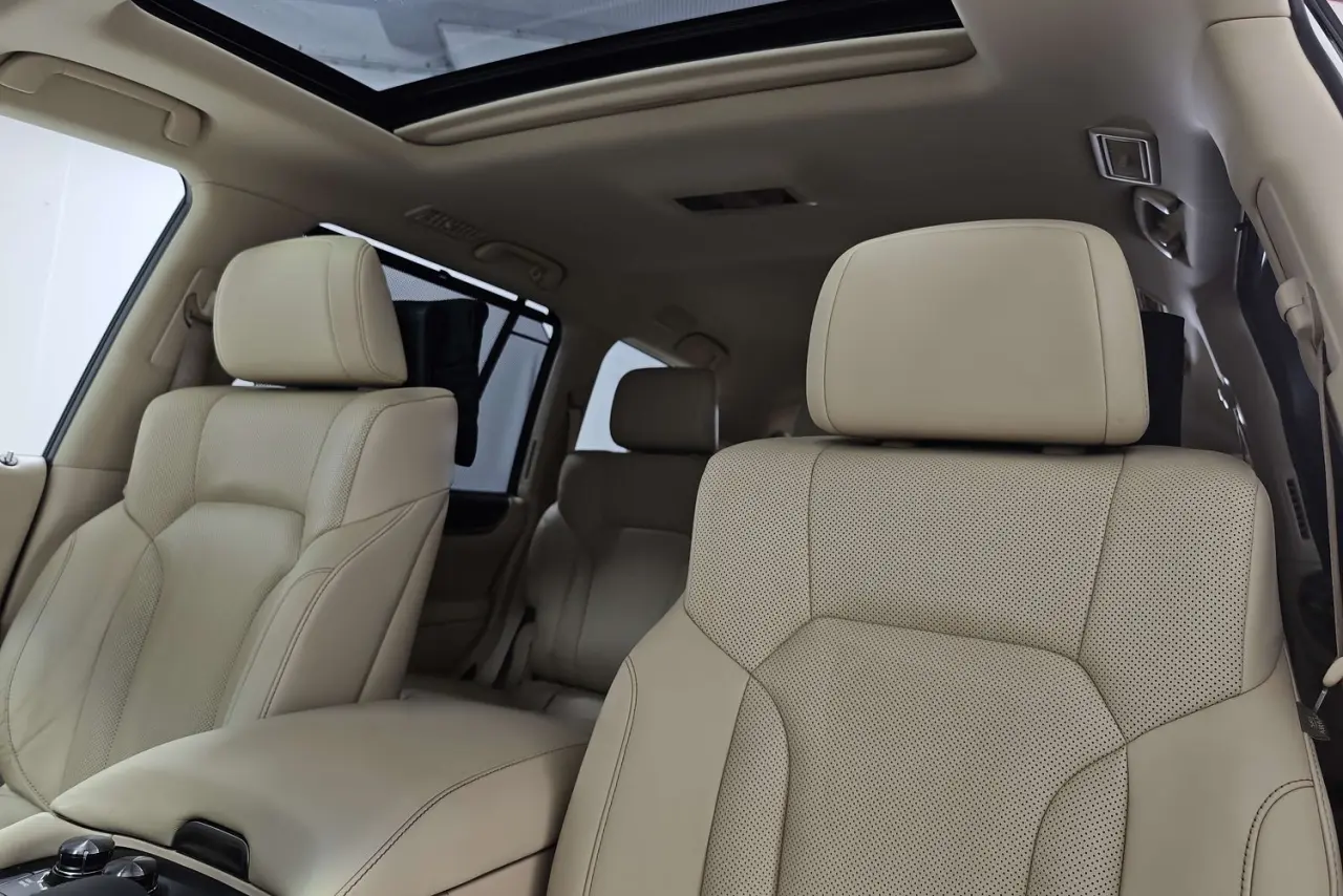 2017 Lexus LX Gallery Image 16