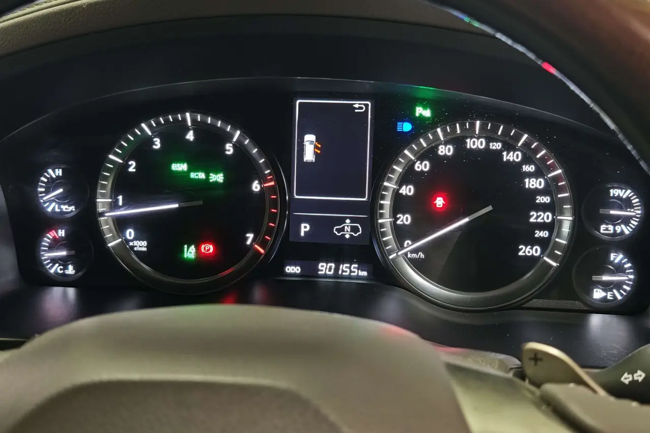 2017 Lexus LX Gallery Image 18