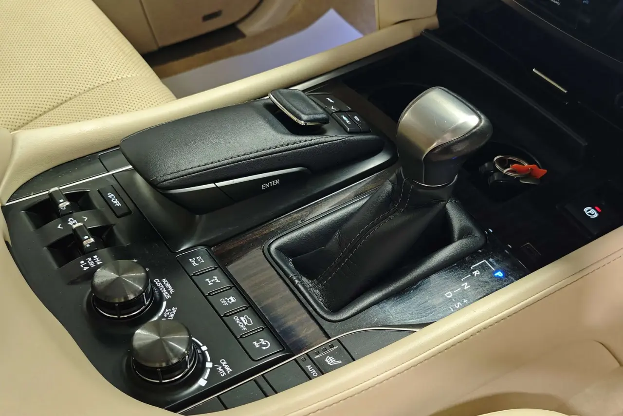 2017 Lexus LX Gallery Image 20