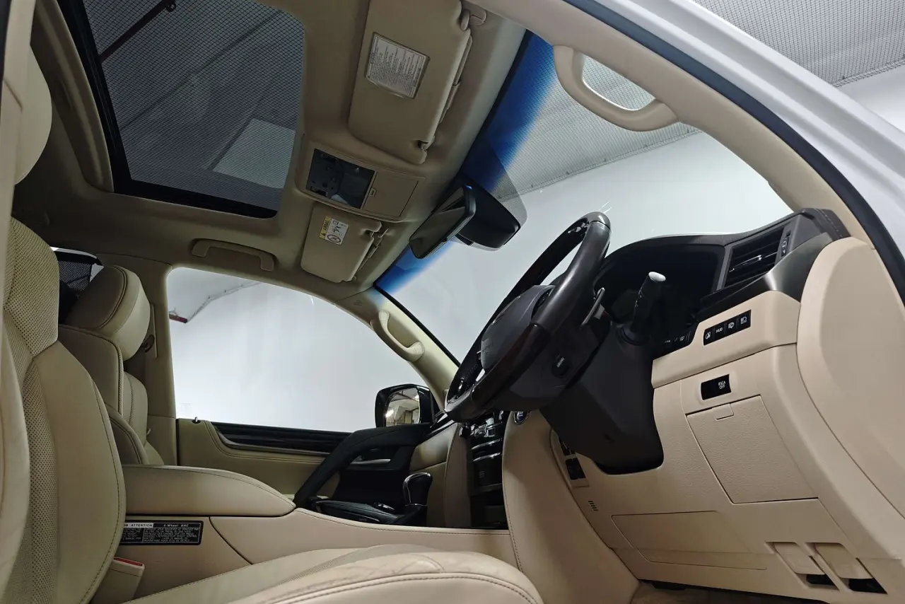 2017 Lexus LX Gallery Image 22