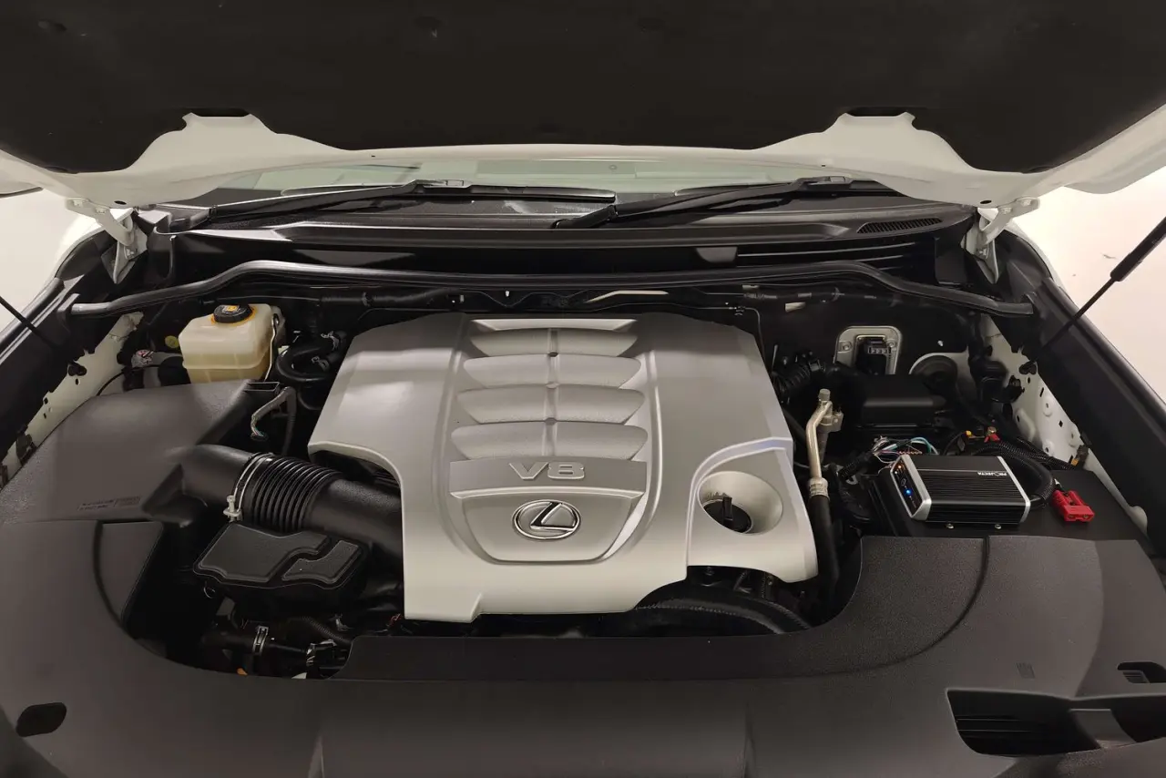 2017 Lexus LX Gallery Image 24