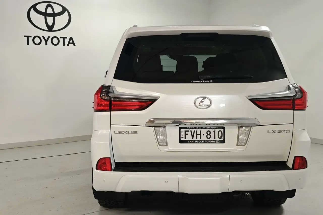 2017 Lexus LX Gallery Image 7