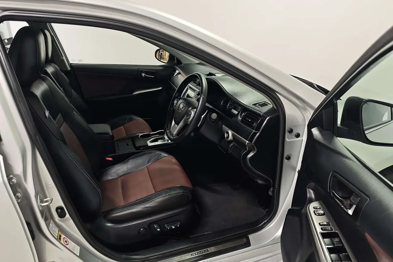 2013 Toyota Camry Gallery Image 10