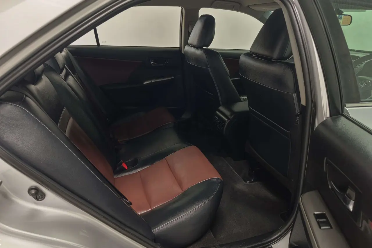 2013 Toyota Camry Gallery Image 11