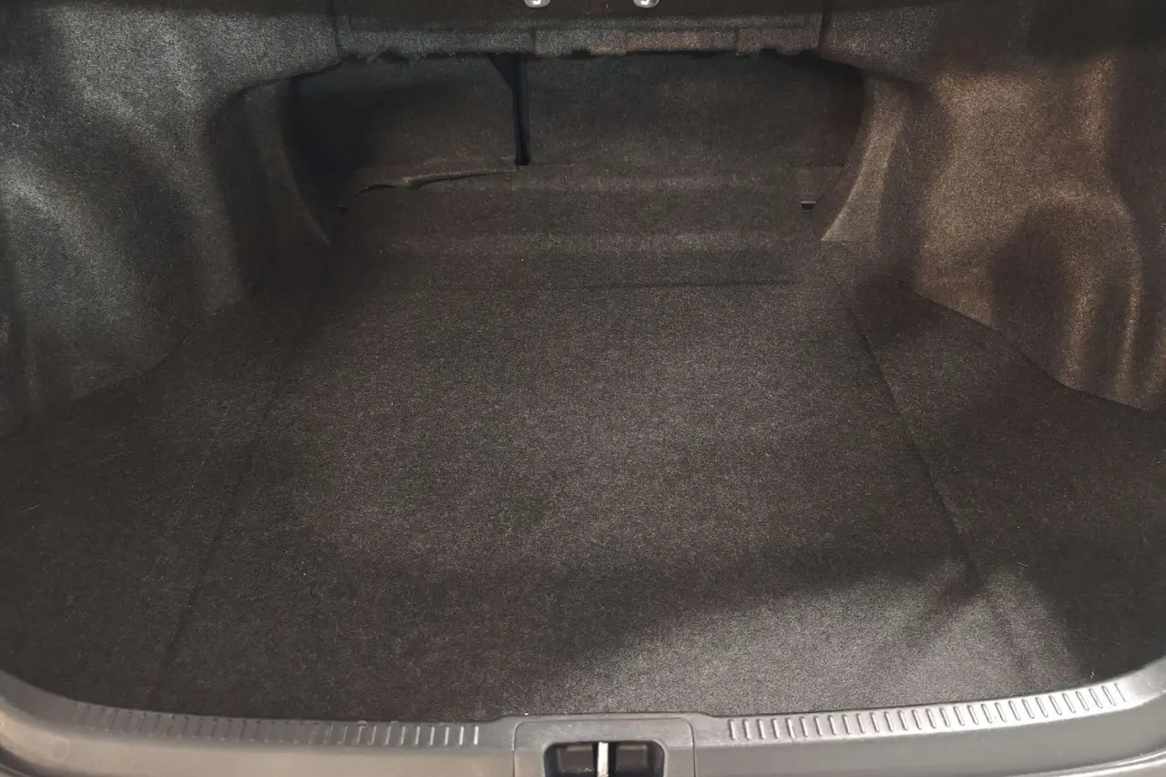 2013 Toyota Camry Gallery Image 12