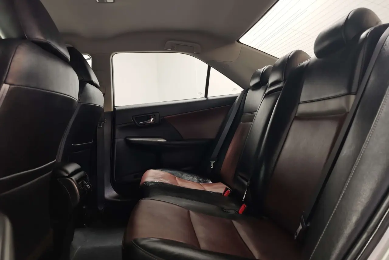 2013 Toyota Camry Gallery Image 13