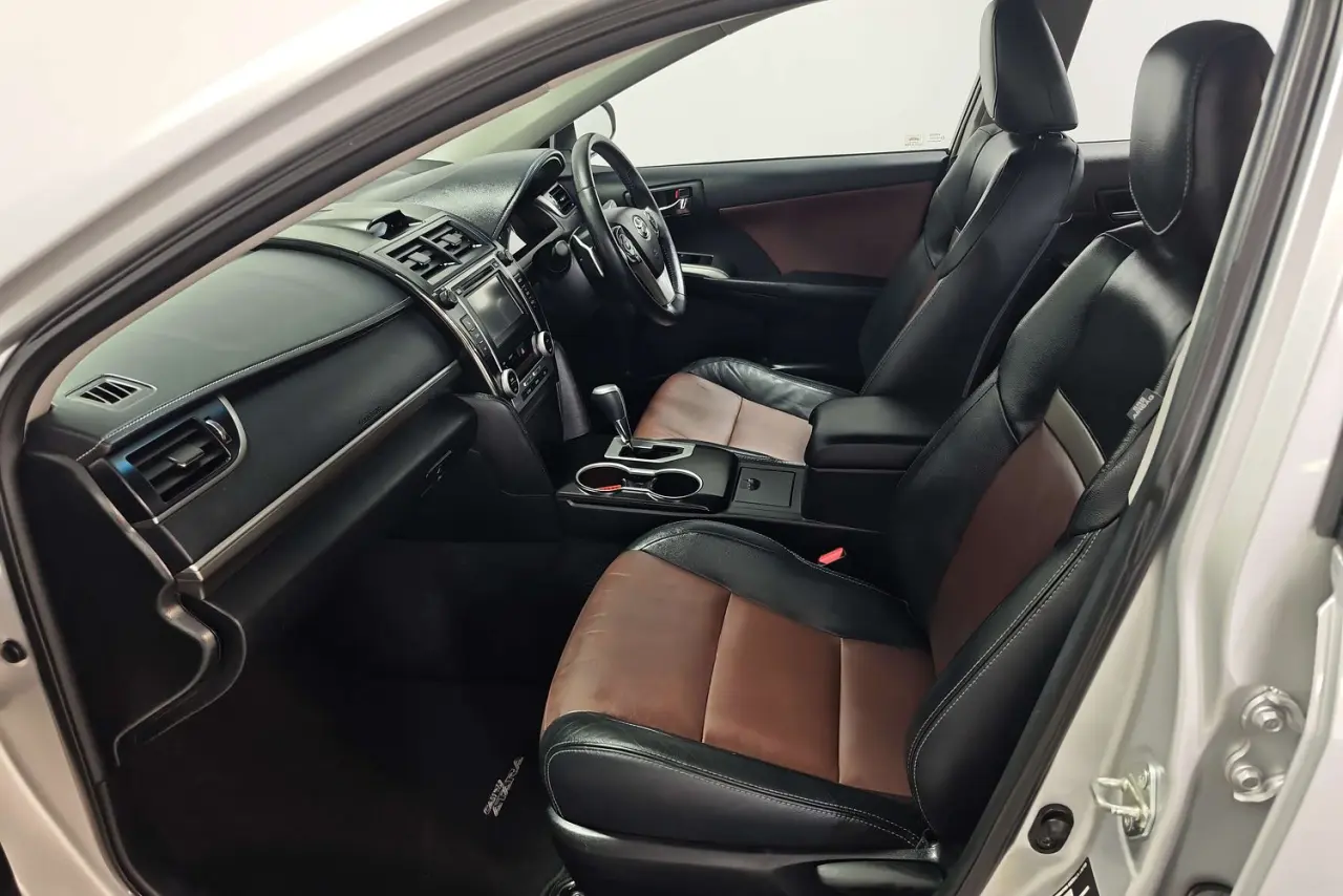 2013 Toyota Camry Gallery Image 14