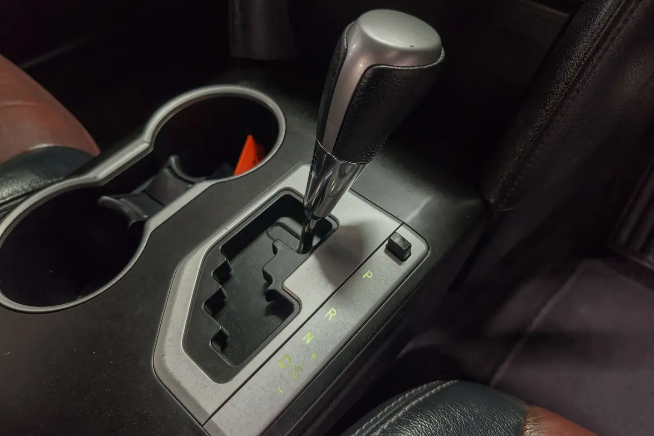 2013 Toyota Camry Gallery Image 19