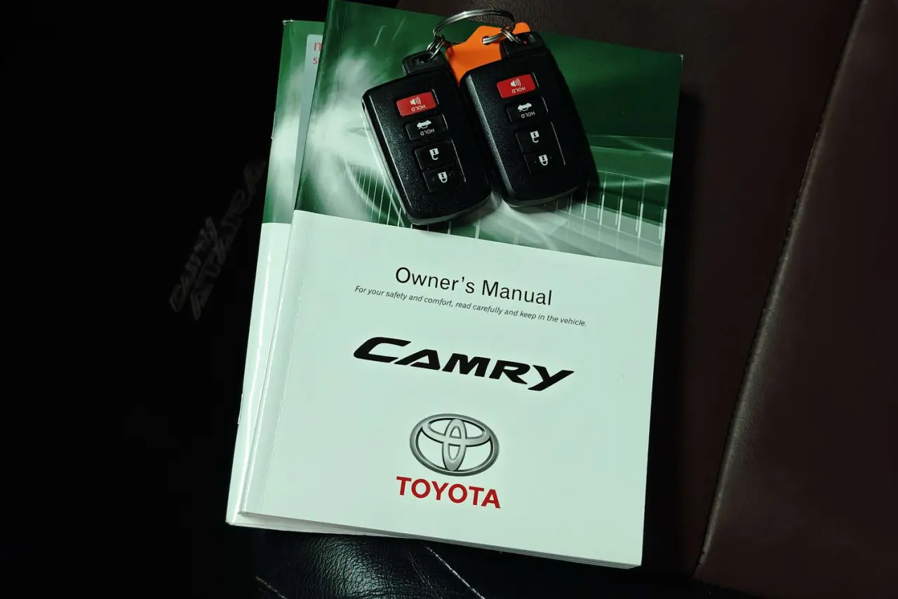 2013 Toyota Camry Gallery Image 21