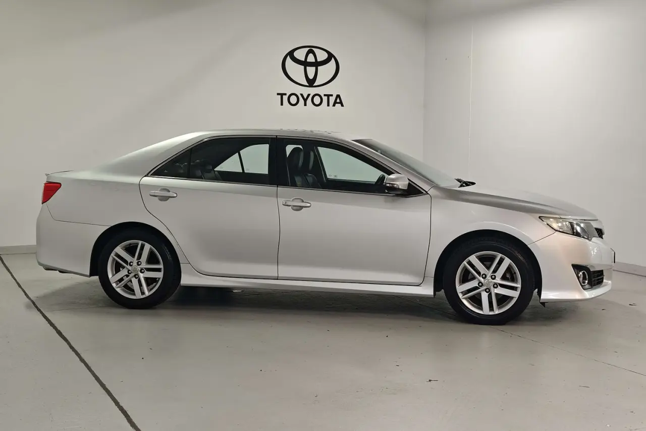 2013 Toyota Camry Gallery Image 4