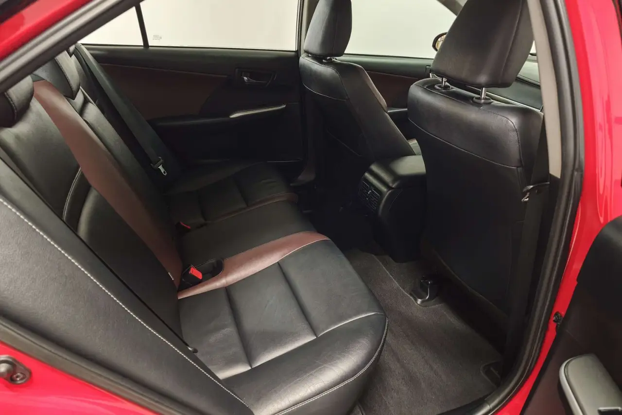 2017 Toyota Camry Gallery Image 11