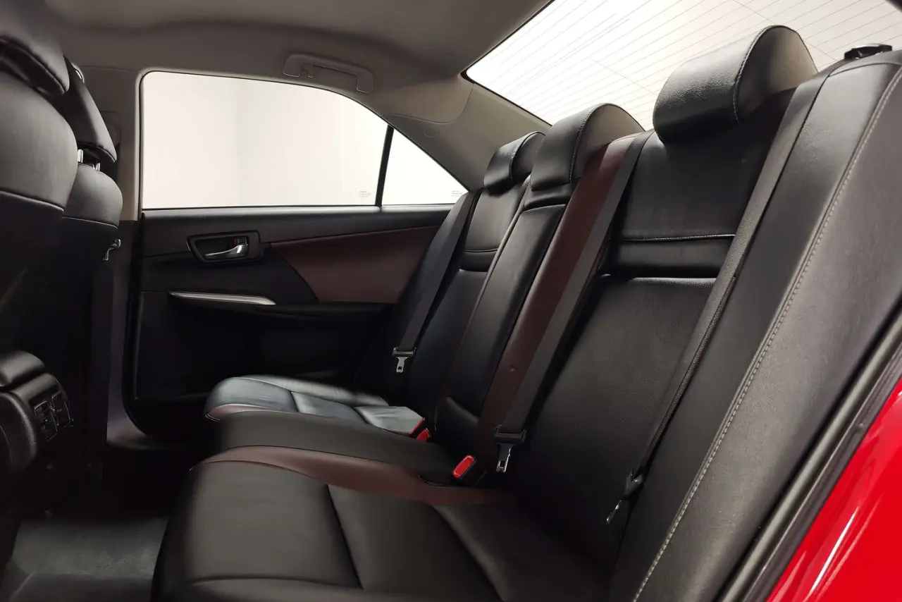 2017 Toyota Camry Gallery Image 13