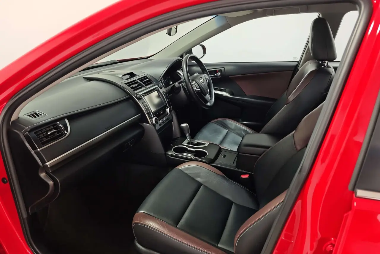 2017 Toyota Camry Gallery Image 14