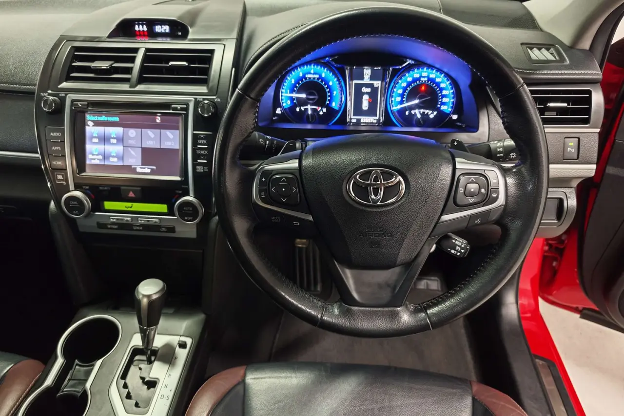 2017 Toyota Camry Gallery Image 16