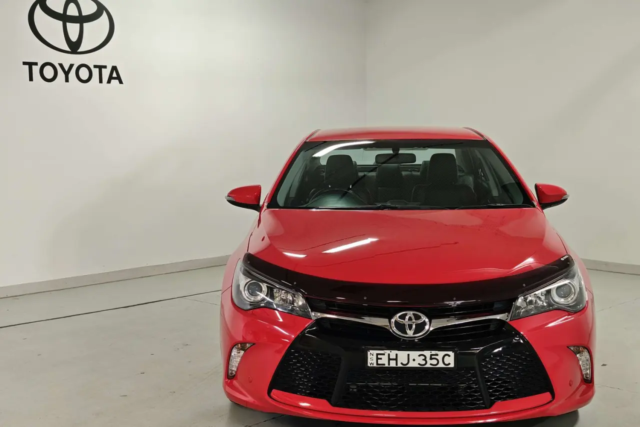 2017 Toyota Camry Gallery Image 2