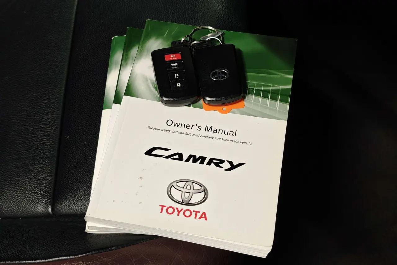 2017 Toyota Camry Gallery Image 21