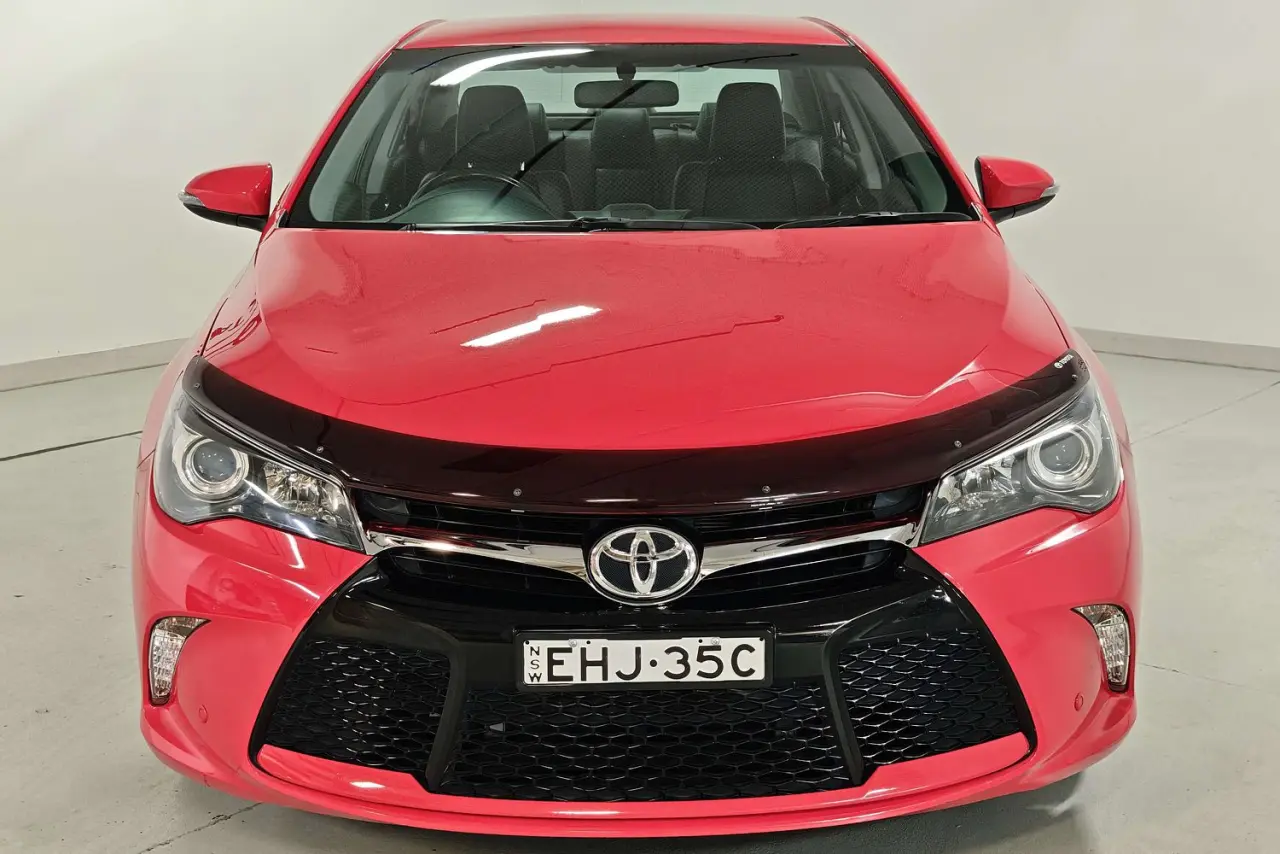 2017 Toyota Camry Gallery Image 3