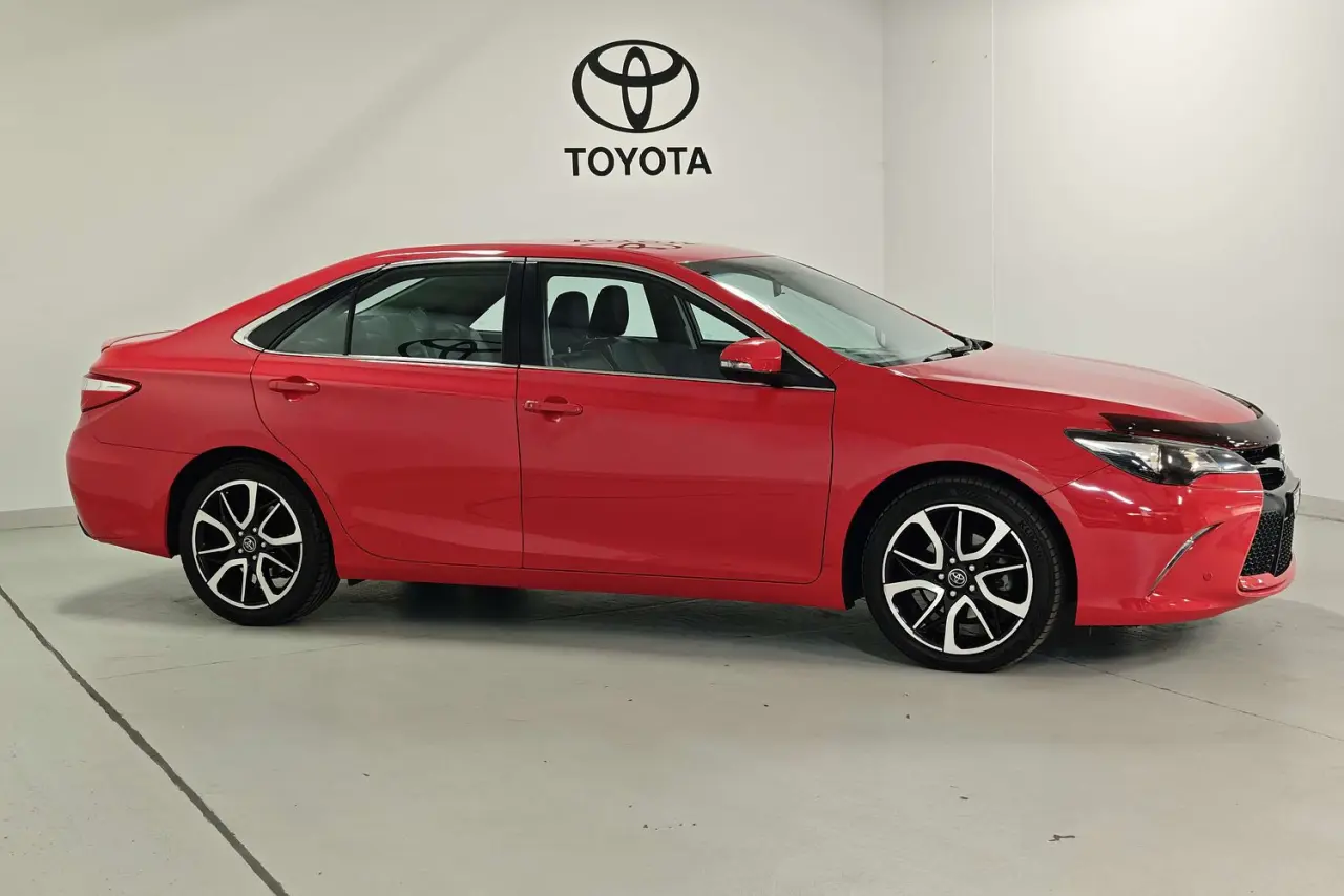 2017 Toyota Camry Gallery Image 4