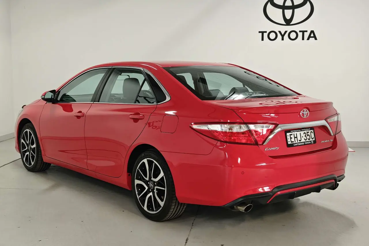 2017 Toyota Camry Gallery Image 6