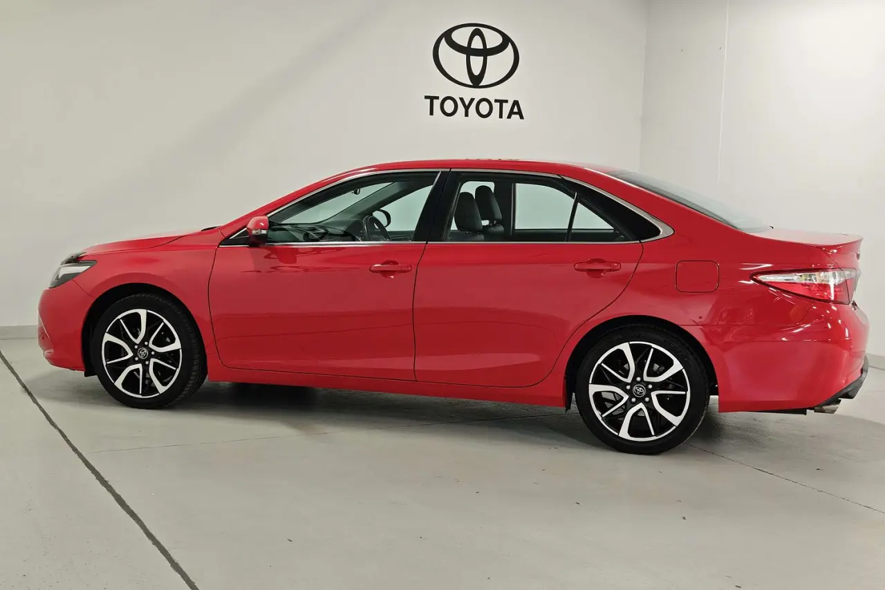 2017 Toyota Camry Gallery Image 9