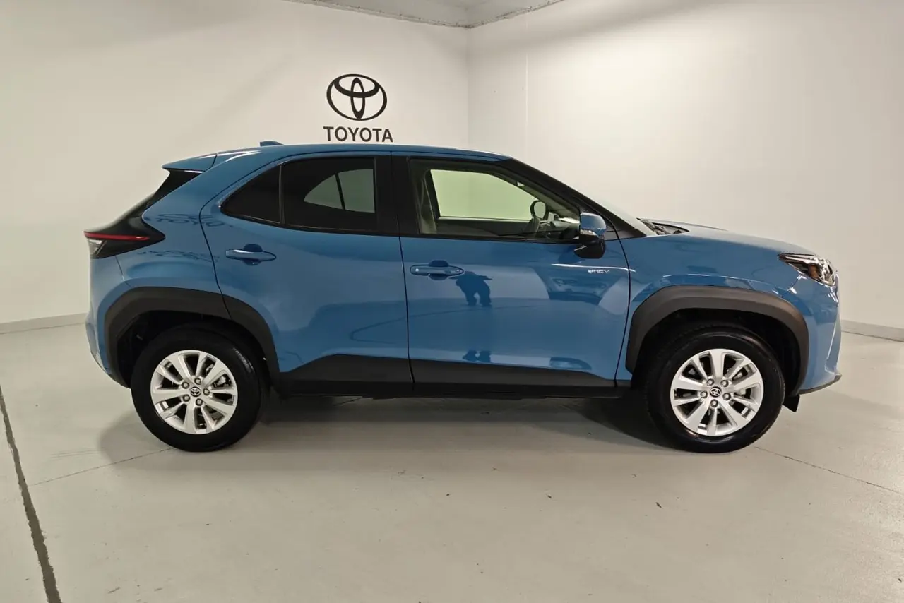 2024 Toyota Yaris Cross Gallery Image 4