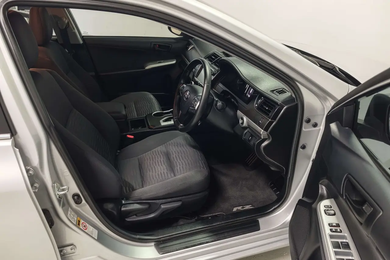 2017 Toyota Camry Gallery Image 10