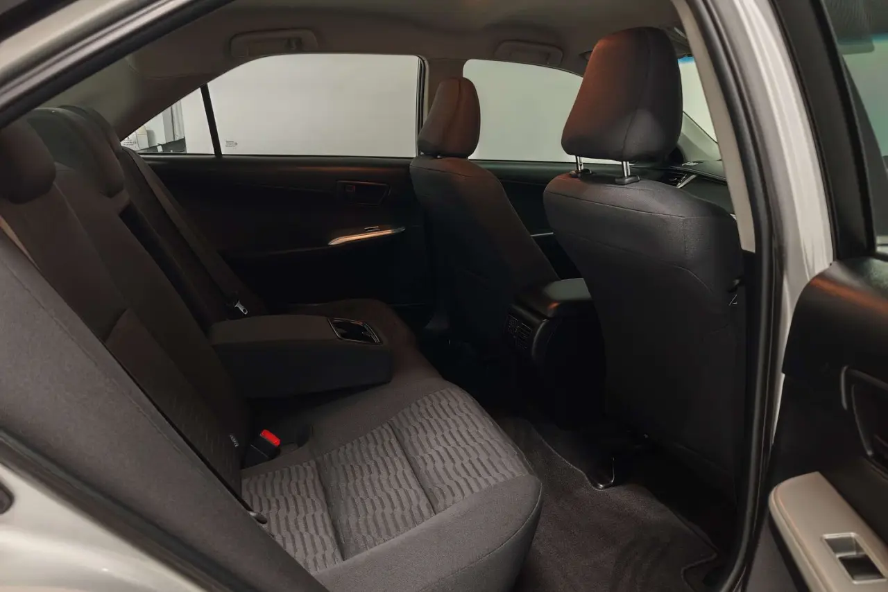 2017 Toyota Camry Gallery Image 11