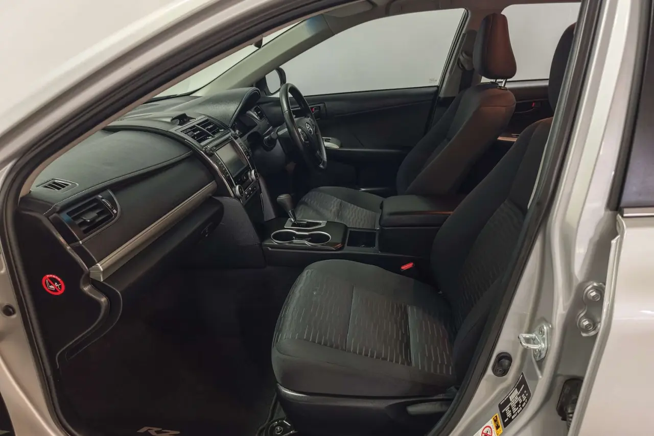 2017 Toyota Camry Gallery Image 14