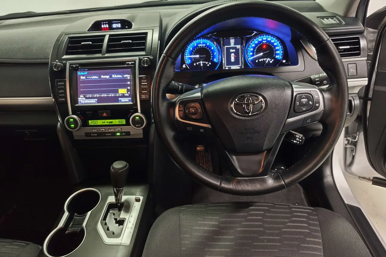 2017 Toyota Camry Gallery Image 16