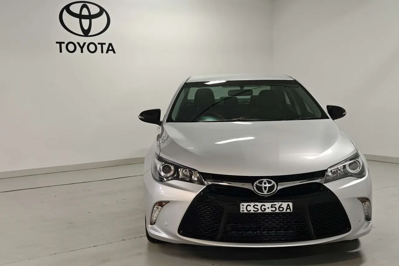 2017 Toyota Camry Gallery Image 2