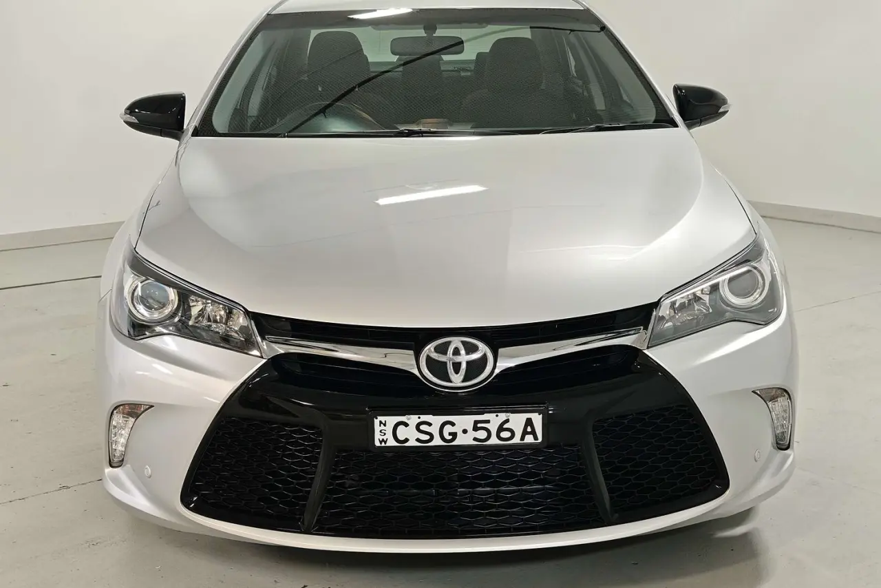 2017 Toyota Camry Gallery Image 3