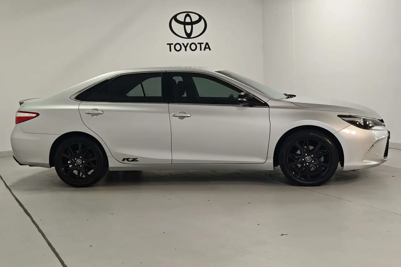 2017 Toyota Camry Gallery Image 4