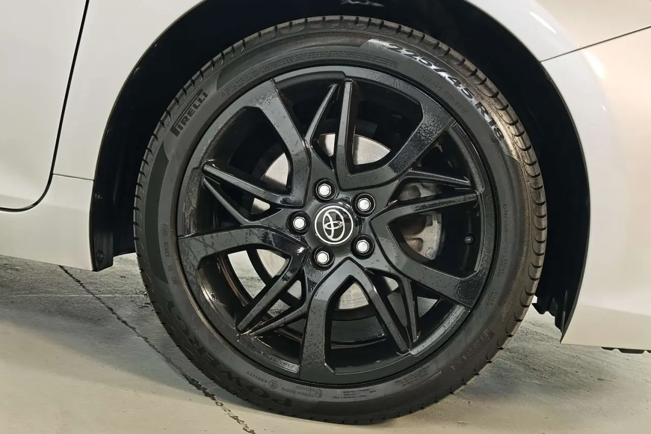 2017 Toyota Camry Gallery Image 5