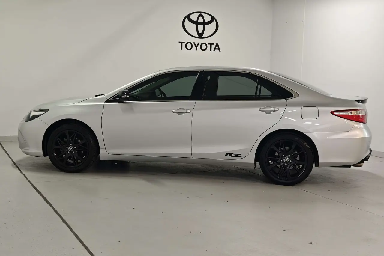 2017 Toyota Camry Gallery Image 9