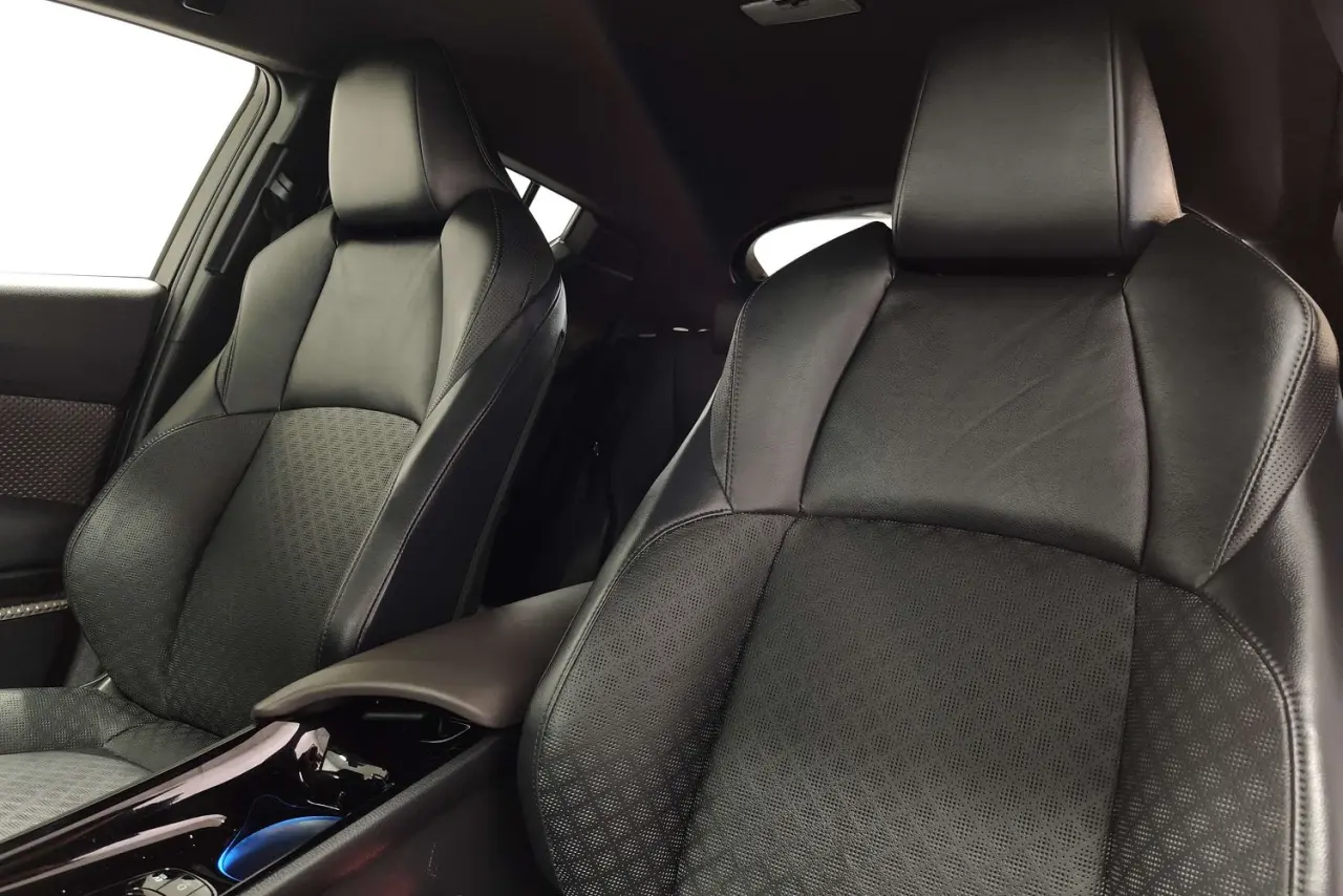 2023 Toyota C-HR Gallery Image 15