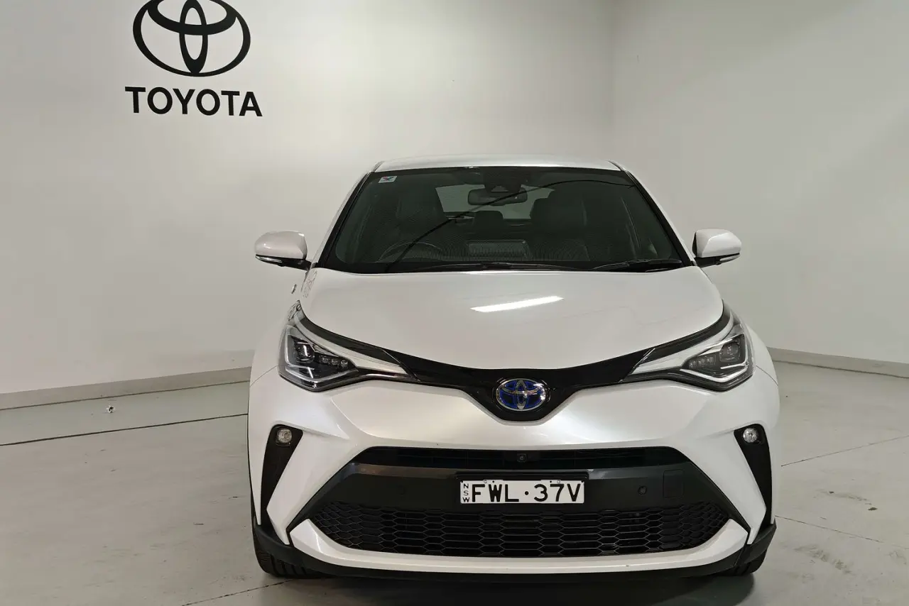 2023 Toyota C-HR Gallery Image 2