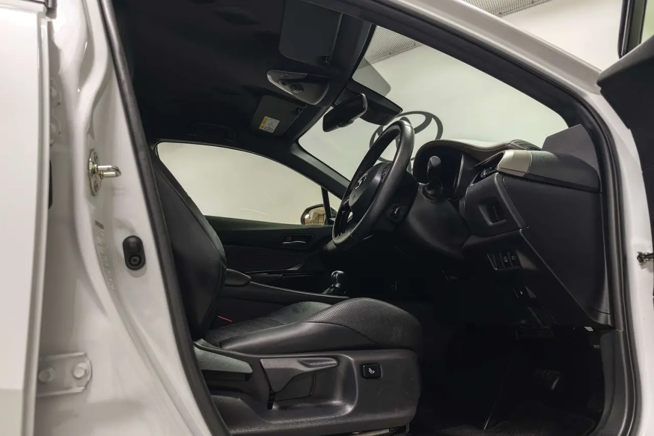 2023 Toyota C-HR Gallery Image 21