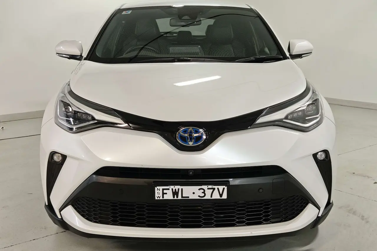 2023 Toyota C-HR Gallery Image 3