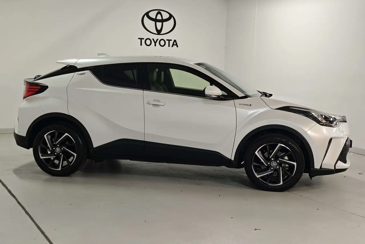 2023 Toyota C-HR Gallery Image 4
