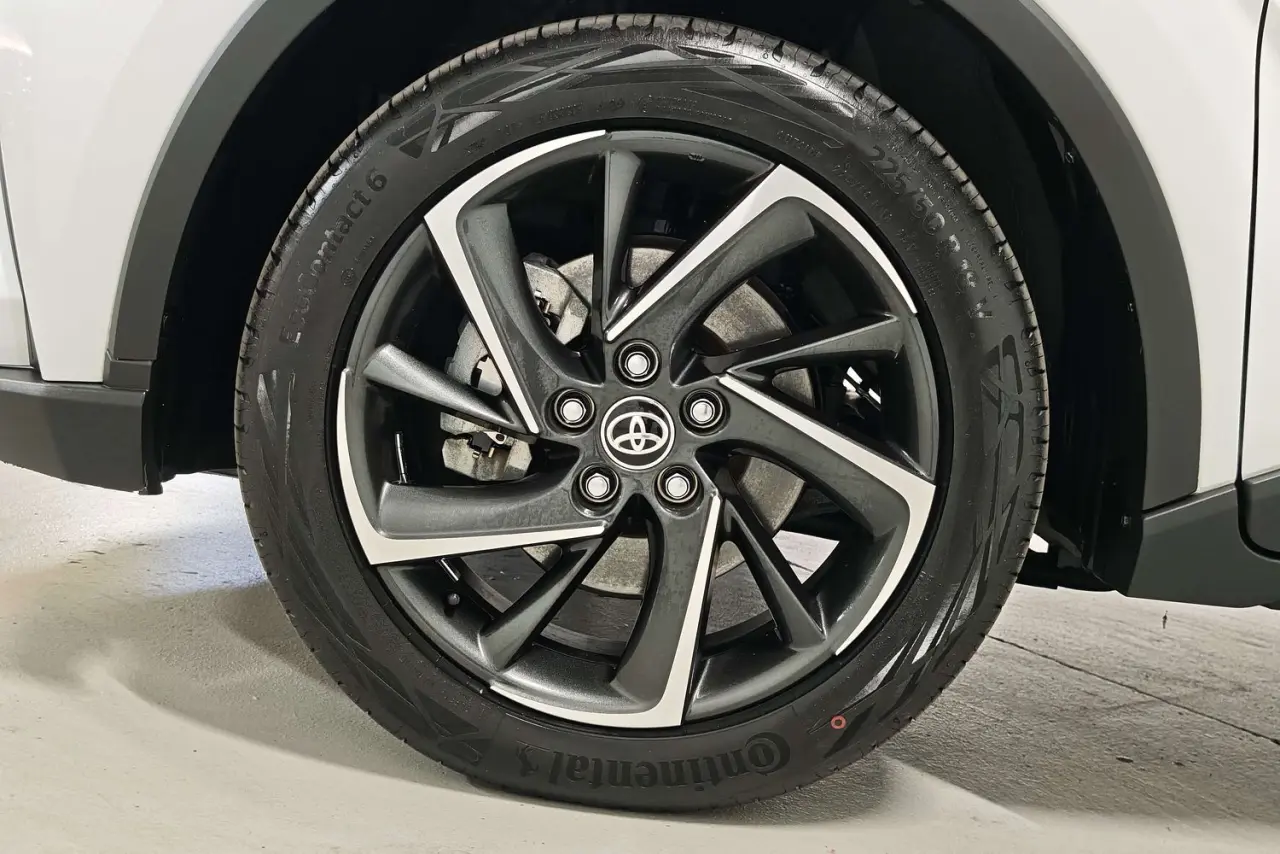 2023 Toyota C-HR Gallery Image 5