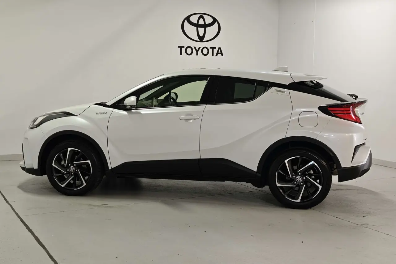 2023 Toyota C-HR Gallery Image 9