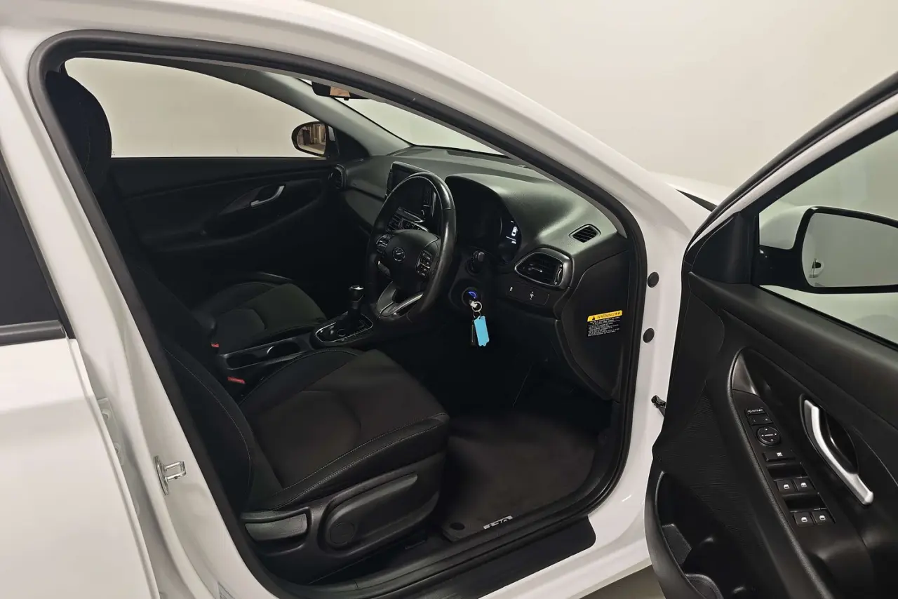 2020 Hyundai i30 Gallery Image 10